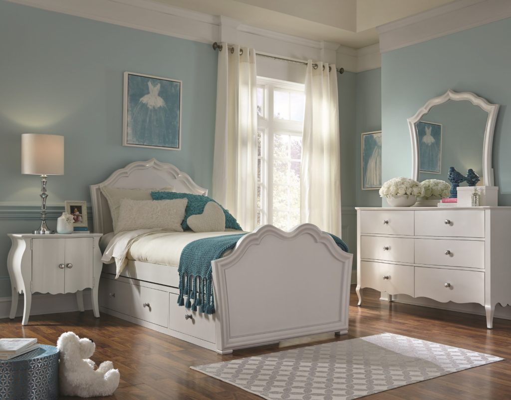 Tiffany Traditional 6-Drawer Dresser